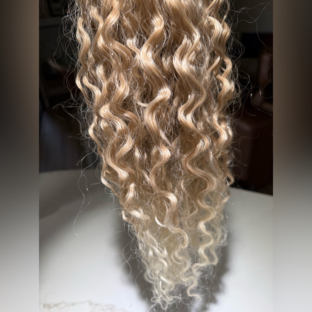 HAIR, 22”, 9PCS Clip in Hair Extensions Curly Long Soft Blonde to Light Blonde - Picture 3 of 11